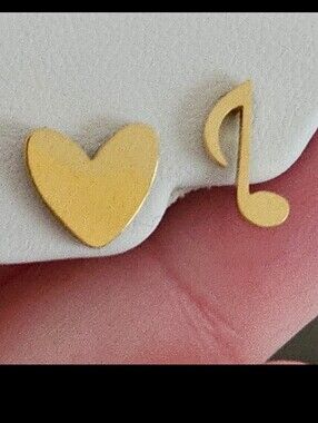 STAINLESS STEEL GOLD MUSIC NOTE TREBLE CLEF & HEART STUD EARRINGS☆NEW